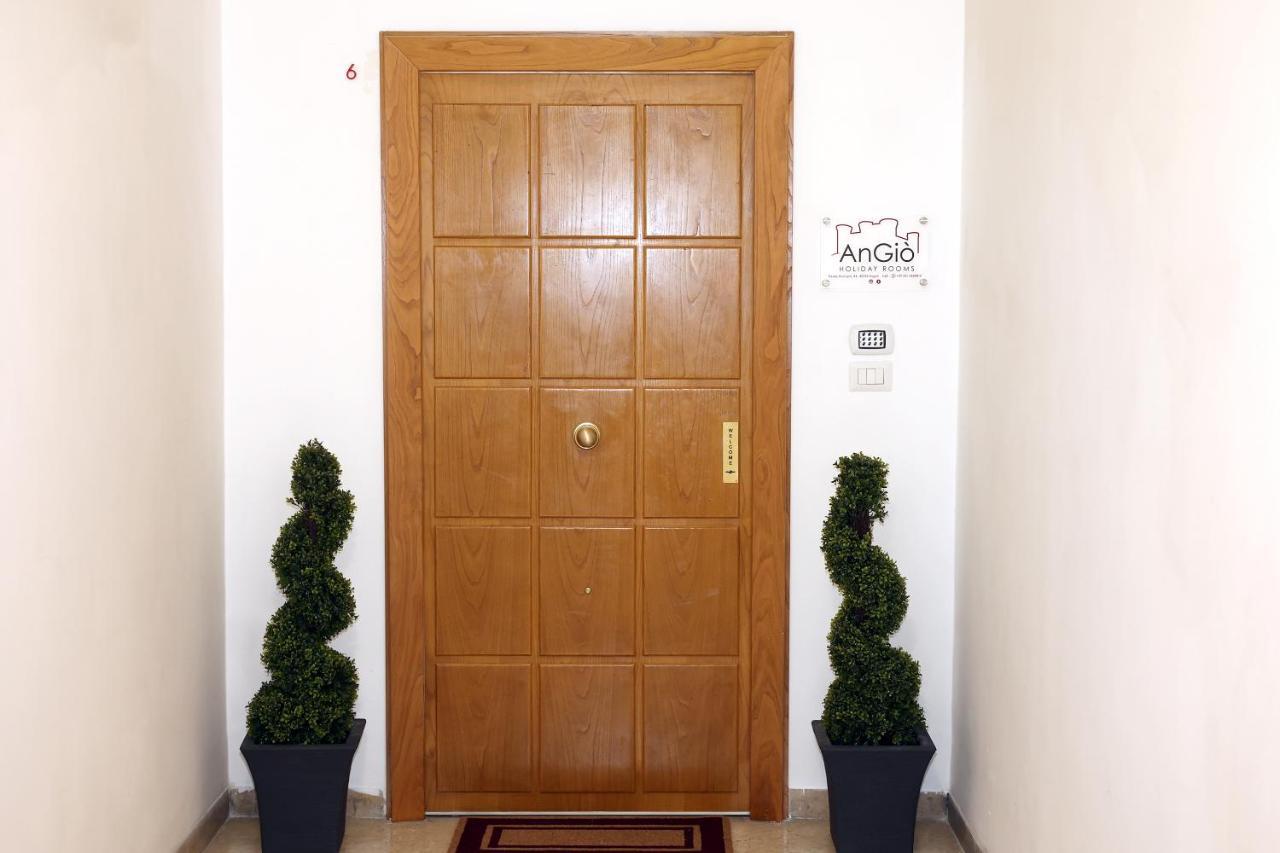 Angio Holiday Rooms 那不勒斯 外观 照片