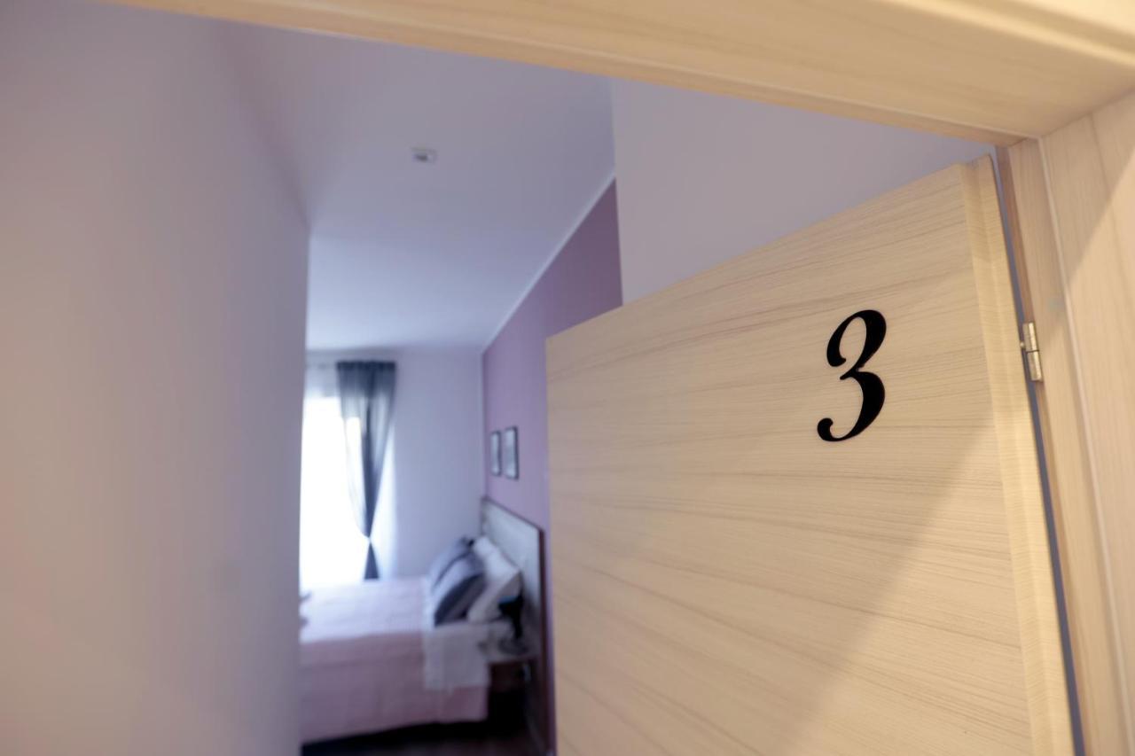 Angio Holiday Rooms 那不勒斯 外观 照片